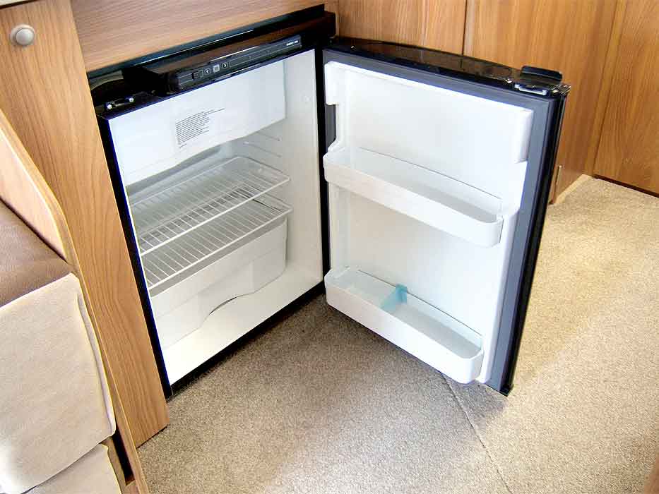 Interior view of the refrigerator and freezer to box.